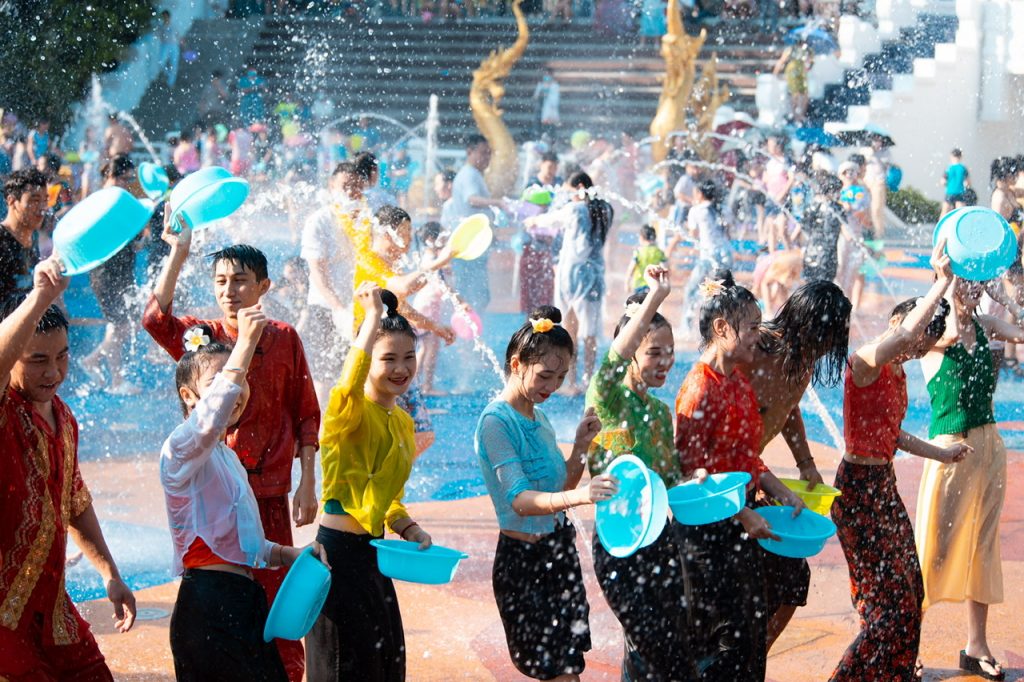 7月9日,锦绣中华第26届泼水狂欢节冰爽开泼——夜场门票特惠29.9元起