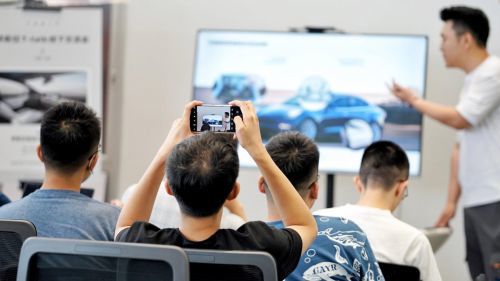 特斯拉谈 FSD：Autopilot 比手动开车更安全，取消雷达是避免误判