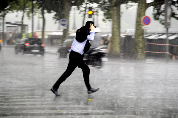 河南暴雨：经期女性、孕期妈妈这些特殊群体如何保护自己？