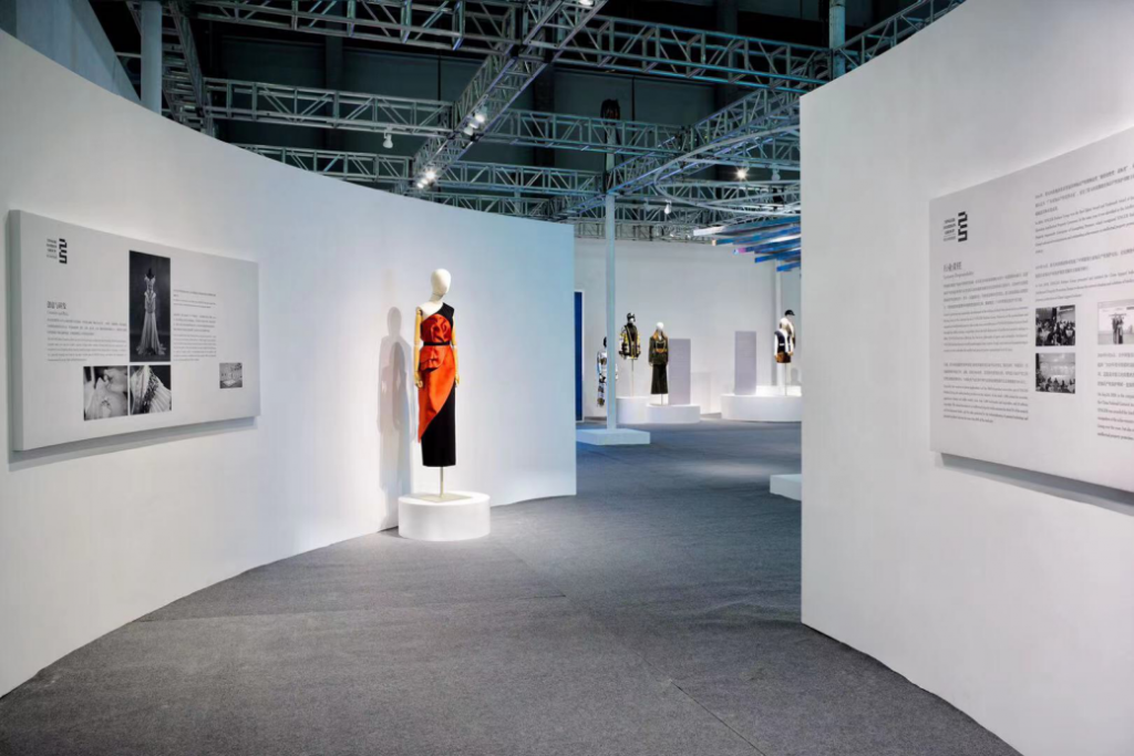 影儿集团25周年时尚艺术展——生而向上的力量