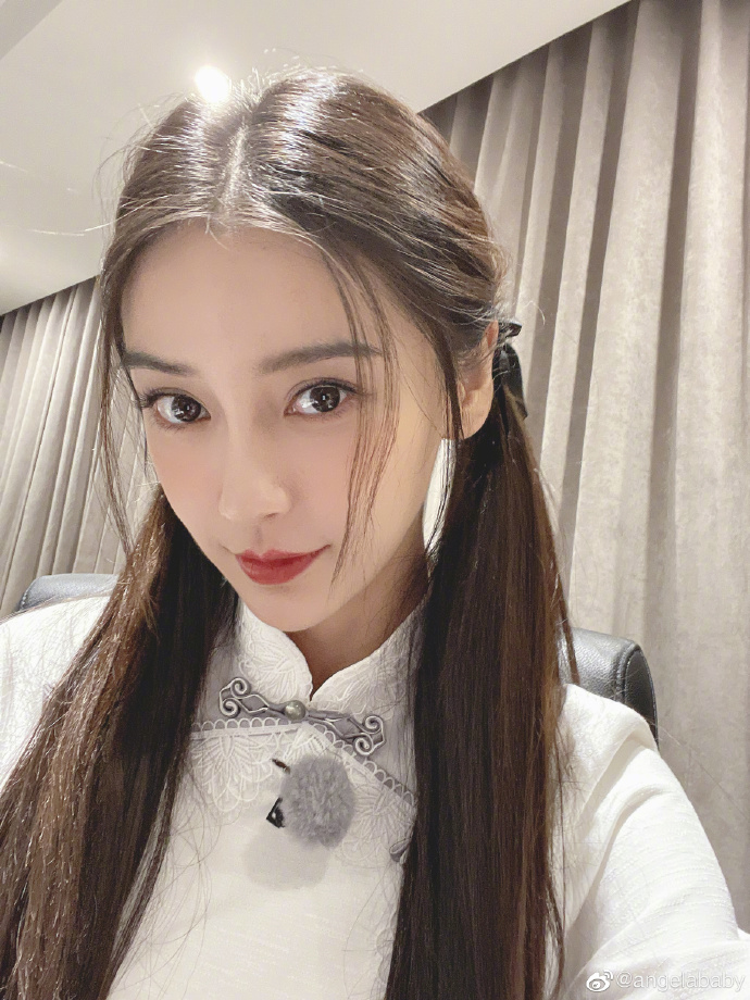 baby晒大波美照 素颜怼脸也不怕