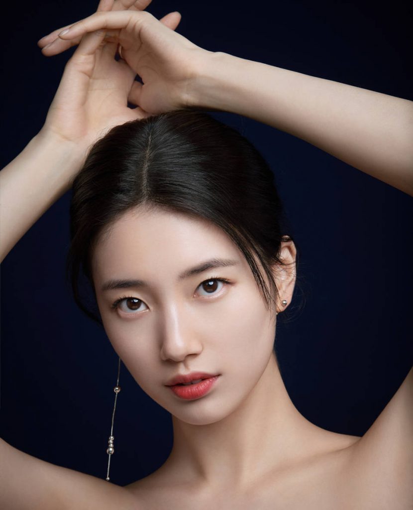 秀智盘发造型气质优雅 眉目如画展现美貌