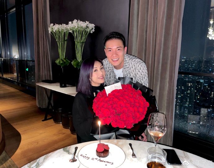 丁子高杨千嬅庆祝结婚12周年 晒照恩爱甜蜜