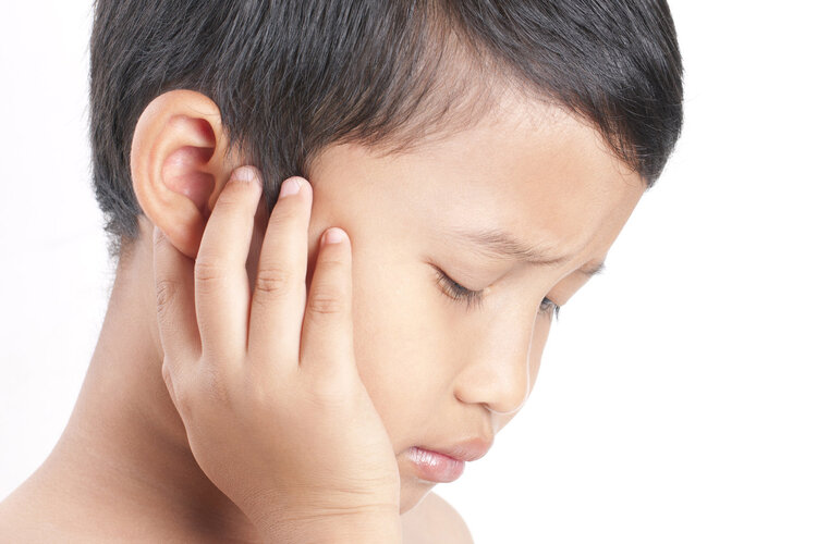 耳朵爬进虫子怎么办？医生：孩子耳朵进异物要这样处理