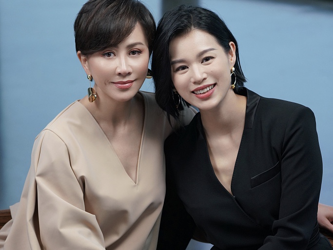 女神同框！刘嘉玲赞胡杏儿是天生的演员