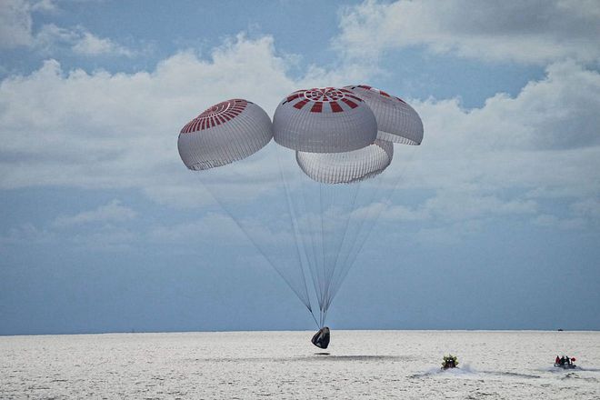 结束3天旅程，SpaceX“灵感4号”机组人员返回地球