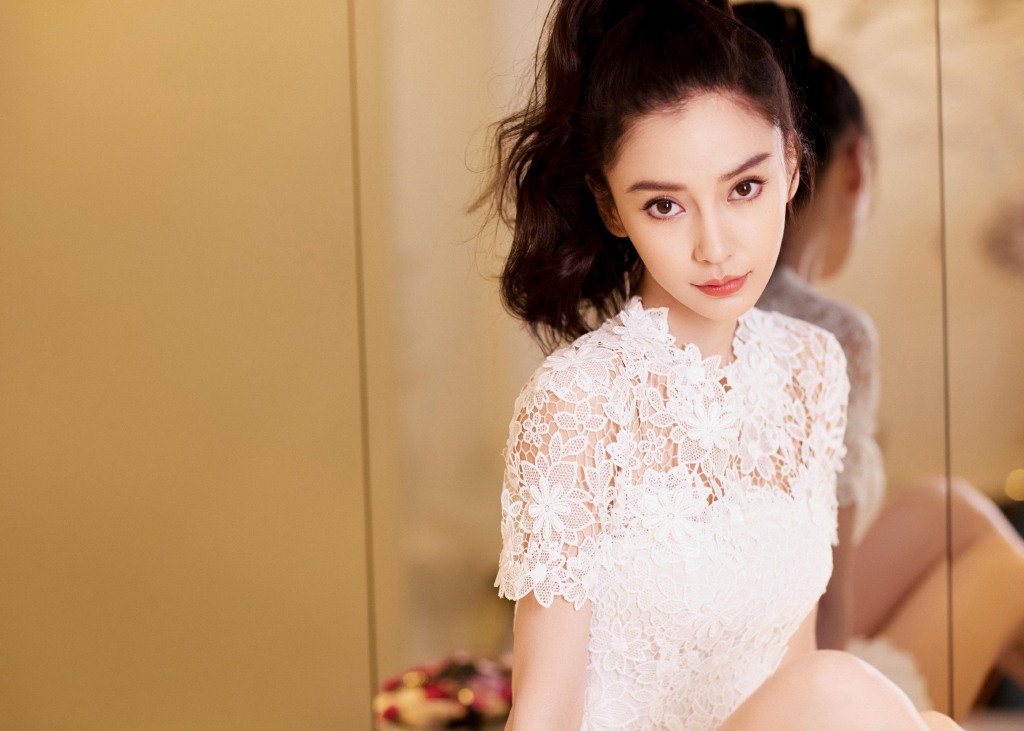 baby扎高马尾似芭比娃娃 穿蕾丝裙俏皮清新