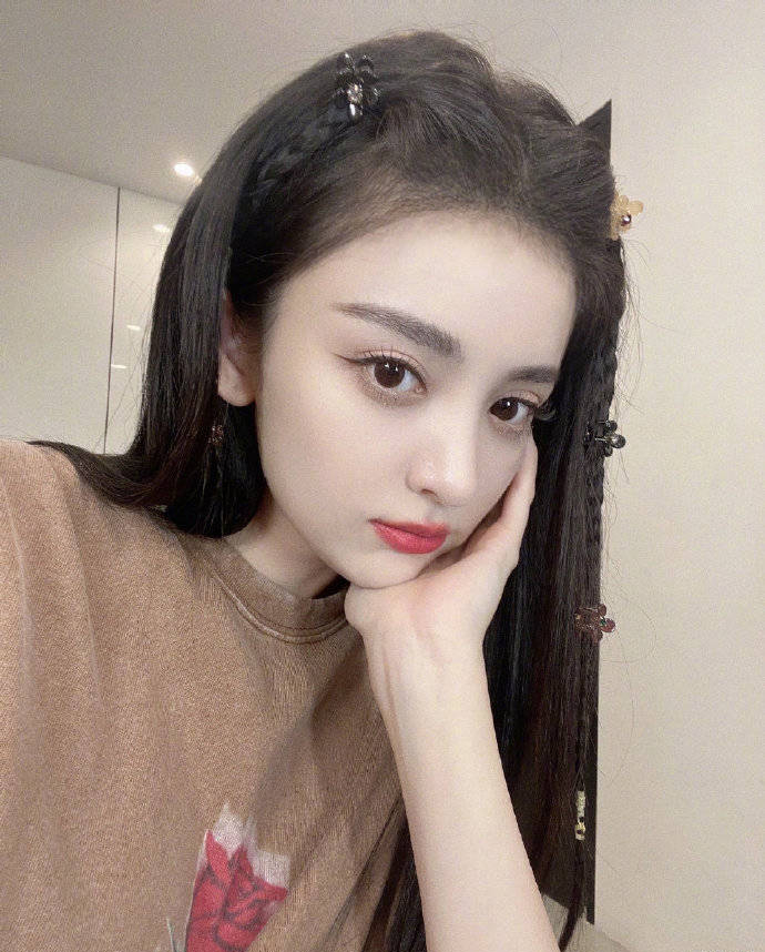 娜扎工作拍摄花絮照流出 灵动可爱状态佳