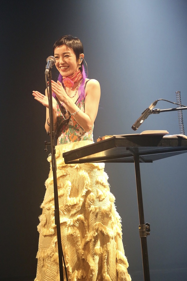 郭采洁开演唱会化身“音乐精灵” 气氛超嗨