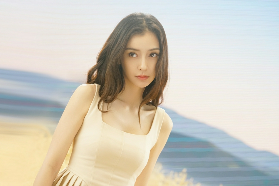 baby拍摄花絮照曝光 置身麦田氛围感十足