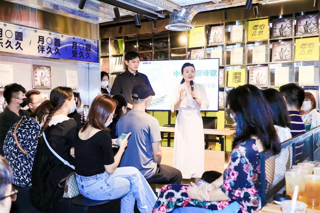 让诗词插上合唱的翅膀——《中华田园诗歌——老锣龚琳娜合唱作品集》新书与专辑分享会