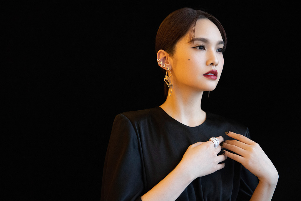 杨丞琳穿黑裙露蛮腰气场全开 御姐气质佳
