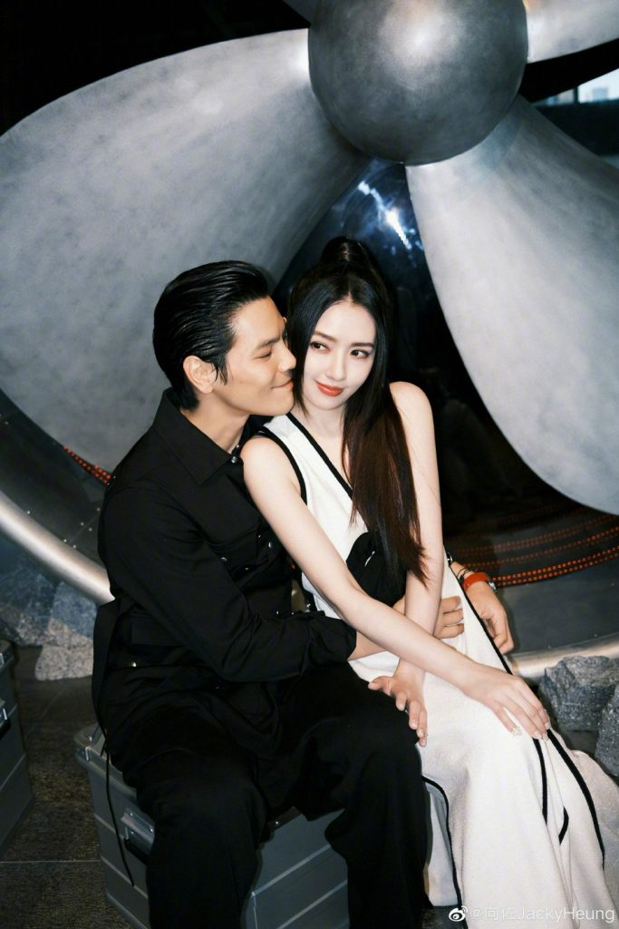 向佐晒与郭碧婷写真表白：感觉老婆生完更美