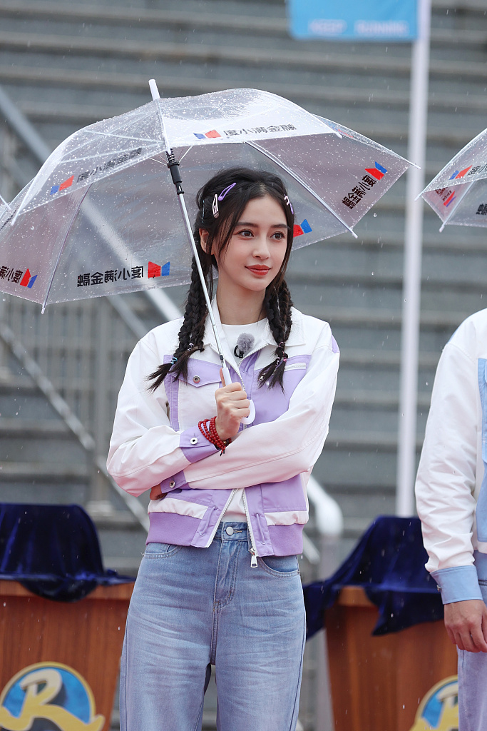 杨颖香芋紫造型温柔似水甜度满分