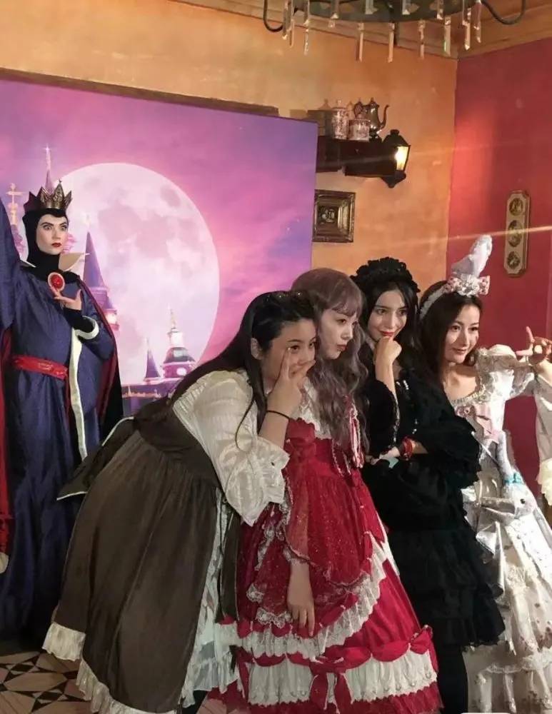 Baby带娃过万圣节 身穿洛丽塔仪式感足
