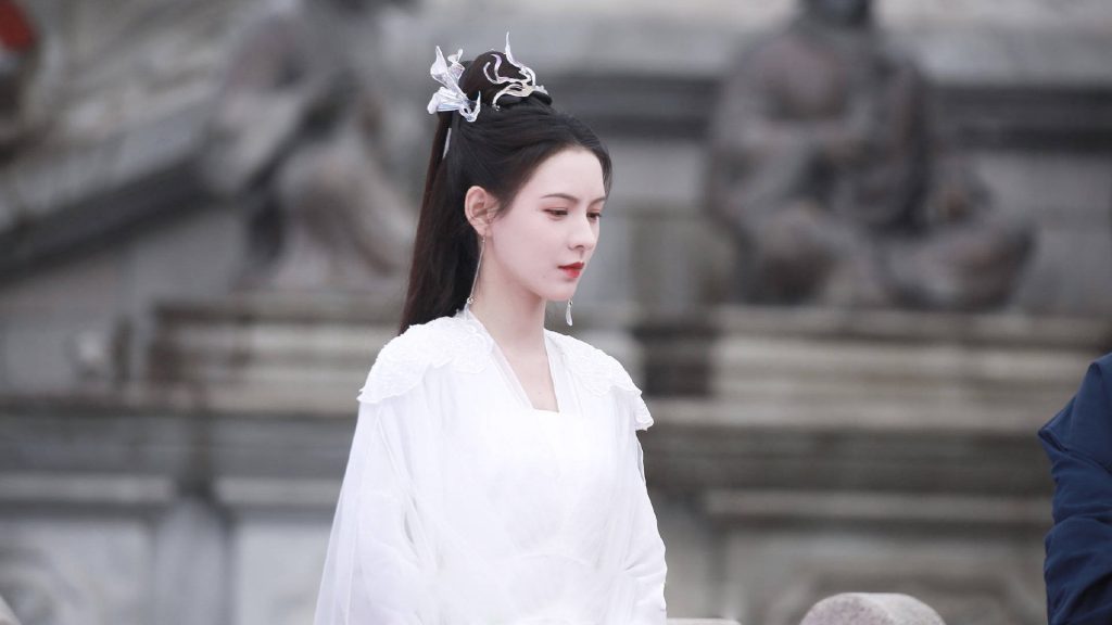 张予曦文荣奖现场图曝光 白衣古装仙气十足