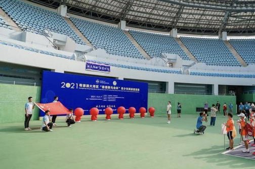 粤港澳大湾区“香港赛马会杯”青少年网球邀请赛拉开帷幕