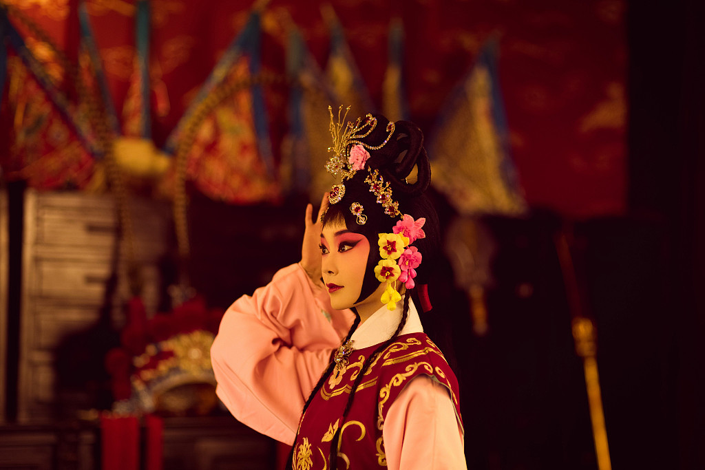 宋轶京剧花旦造型曝光 娇俏柔媚