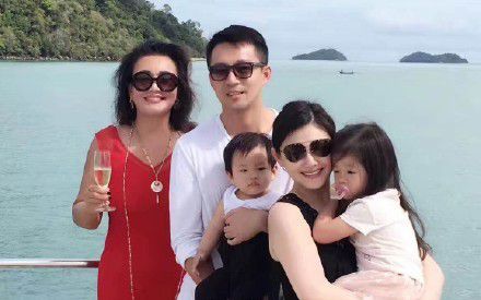 张兰直播喊话：我家媳妇大S是表演艺术家