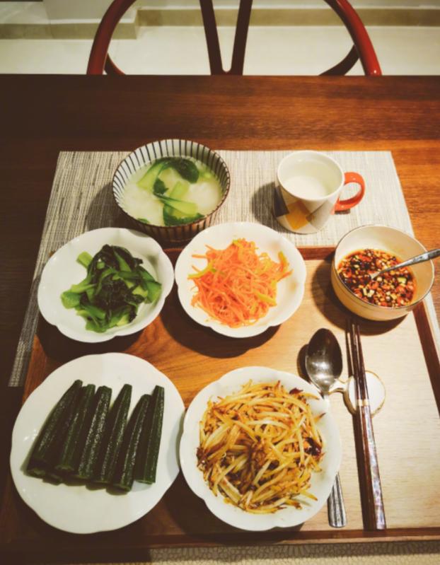 44岁陈数太自律，晚餐全是水煮蔬菜不见主食，常年减肥身材仍火辣