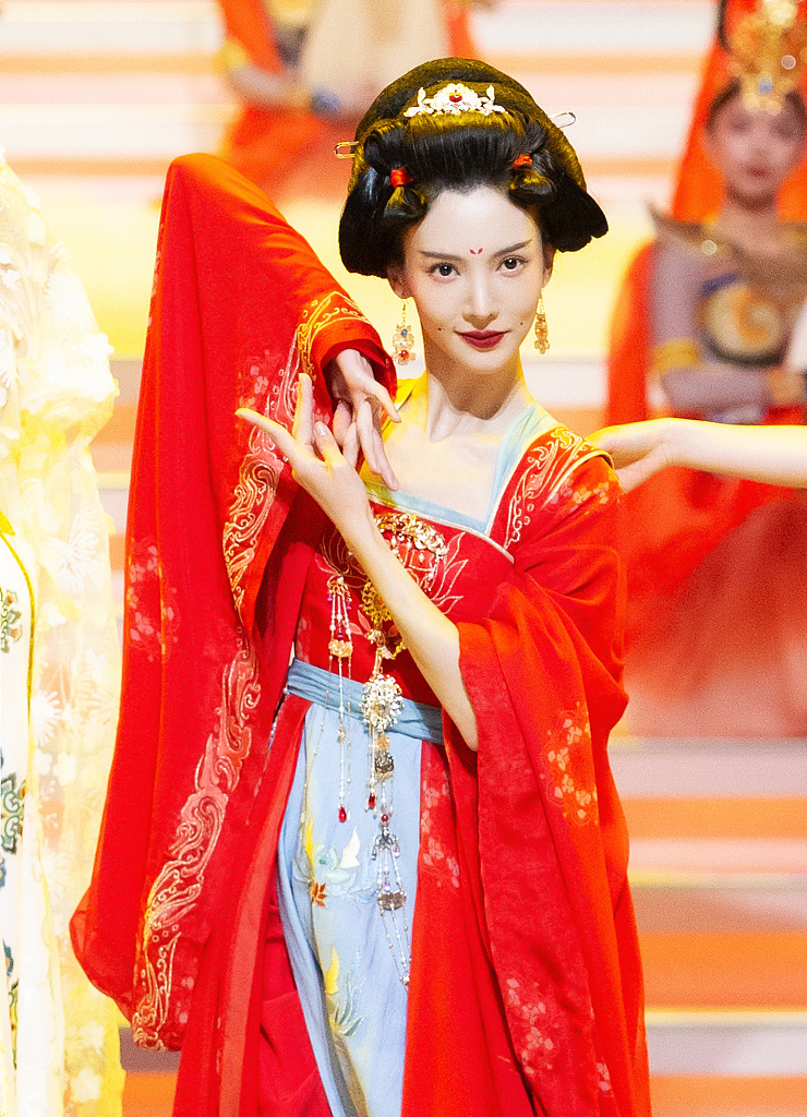 古典美人！金晨盛唐霓裳羽衣舞美翻天