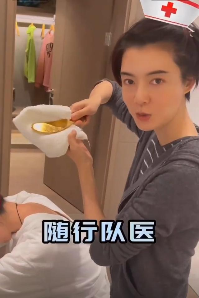 39岁车晓生活好养生，出差都要随身带折叠床