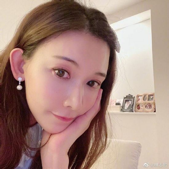 林志玲发六个”感谢”庆47岁生日 怼脸自拍精致美丽