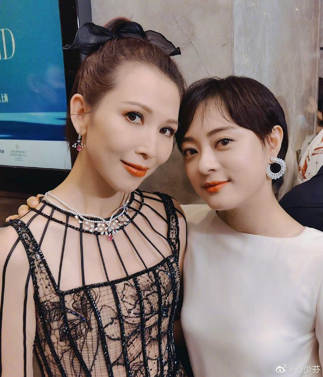蔡少芬晒与孙俪新合照 调侃：后宫两大boss再聚首