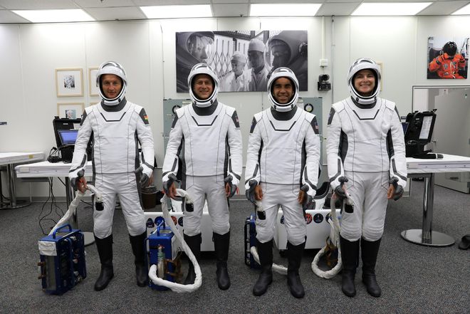 为接Crew-2机组人员返回地球 SpaceX载人发射第四次推迟