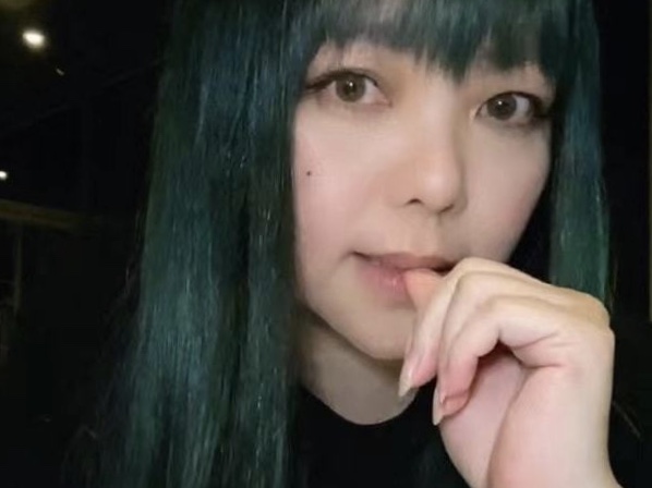 张惠妹深夜直播回应消失传闻，自曝明年将有巡演，瘦太多险认不出