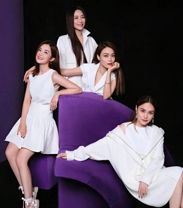 霍汶希容祖儿蔡卓妍钟欣潼四姐妹非凡伙伴携手荣登ELLE杂志封面