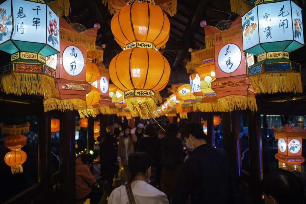 华南最大迎春灯会来了 民俗村变身30万㎡灯海——国潮夜游,梦回汉唐