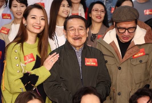 刘丹曝刘恺威回港陪女儿 小糯米时刻都要黏着父亲