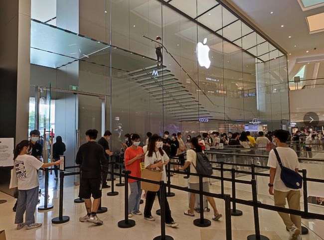 苹果已无敌手：华为留下的高端市场被iPhone吃下