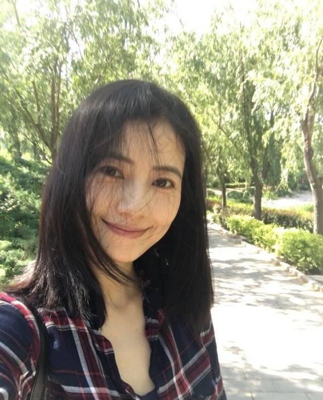 高圆圆与好友动物园游玩 状态极佳活力满满