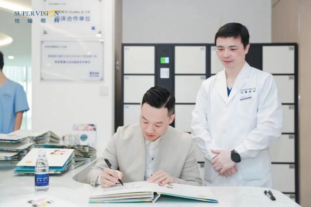“陪你一起·看清未来”深圳悦瞳眼科盛大开诊 携手奥运冠军杨威,启动“关爱少儿近视防控”公益活动