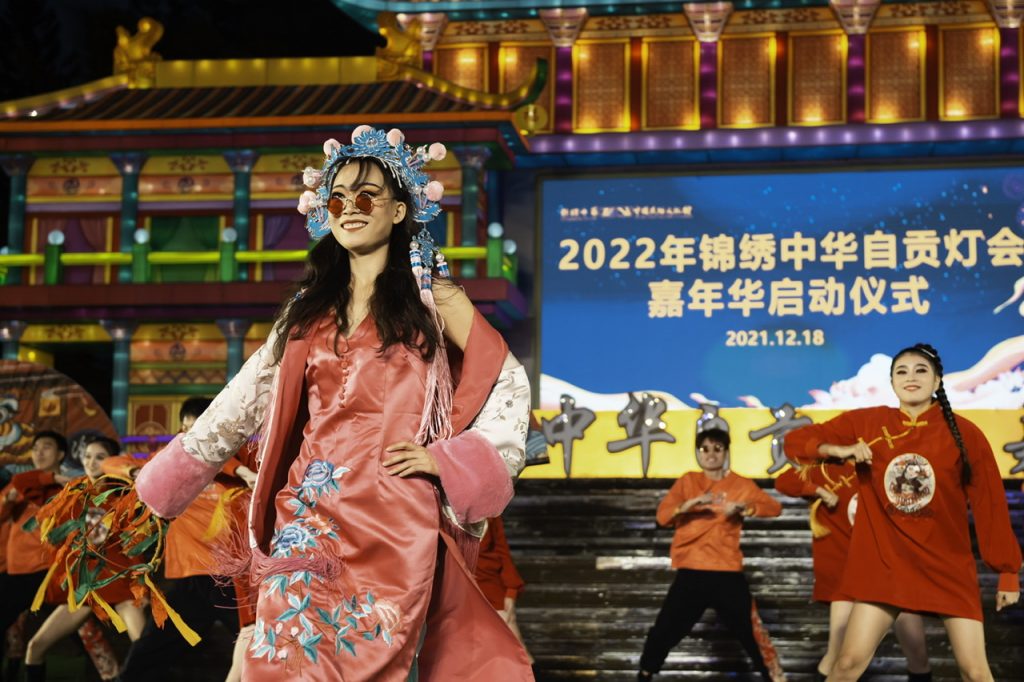 华南最大迎春灯会来了 民俗村变身30万㎡灯海——国潮夜游，梦回汉唐