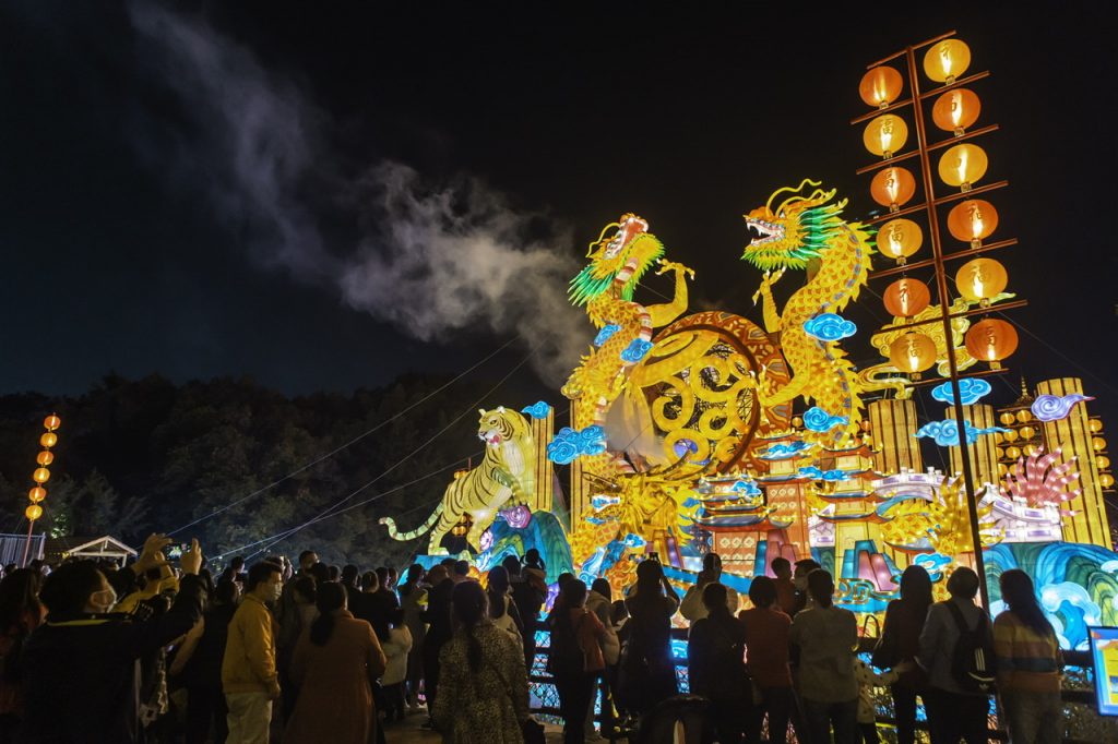 华南最大迎春灯会来了 民俗村变身30万㎡灯海——国潮夜游,梦回汉唐