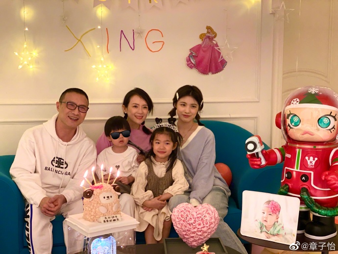 章子怡汪峰为醒醒庆生 一家五口温馨同框