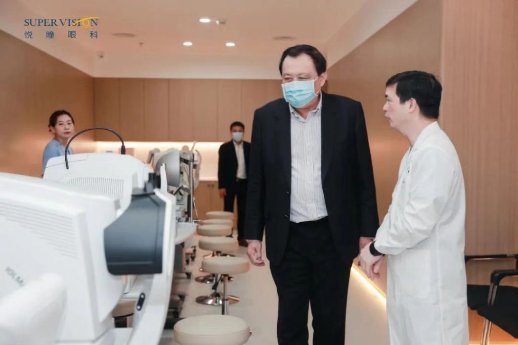 “陪你一起·看清未来”深圳悦瞳眼科盛大开诊 携手奥运冠军杨威,启动“关爱少儿近视防控”公益活动