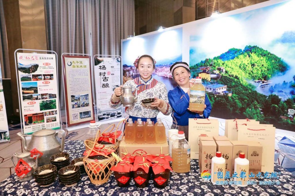 “围屋之都 山水龙城”乘高铁·游龙南旅游推介会走进深圳