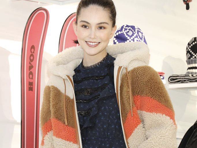 昆凌头部受伤后首次公开亮相 气色颇佳