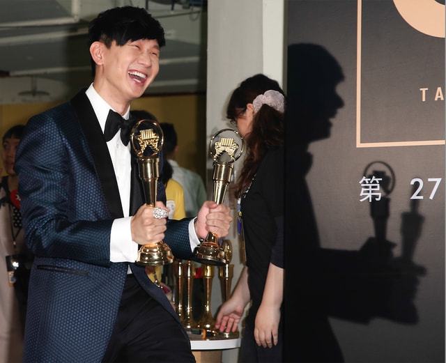 “炒房团”攻占元宇宙！林俊杰也花78万入手了……