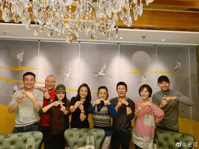 《红娘子》主演10周年重聚！史可杨昆素颜状态好，杨志刚眯眼大笑
