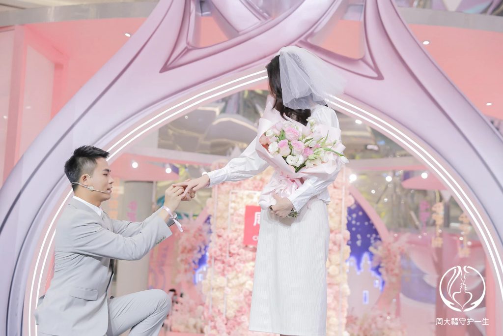 周大福「守护一生」携手李冰冰开启三周年派对，新款心形钻戒开启用心的承诺