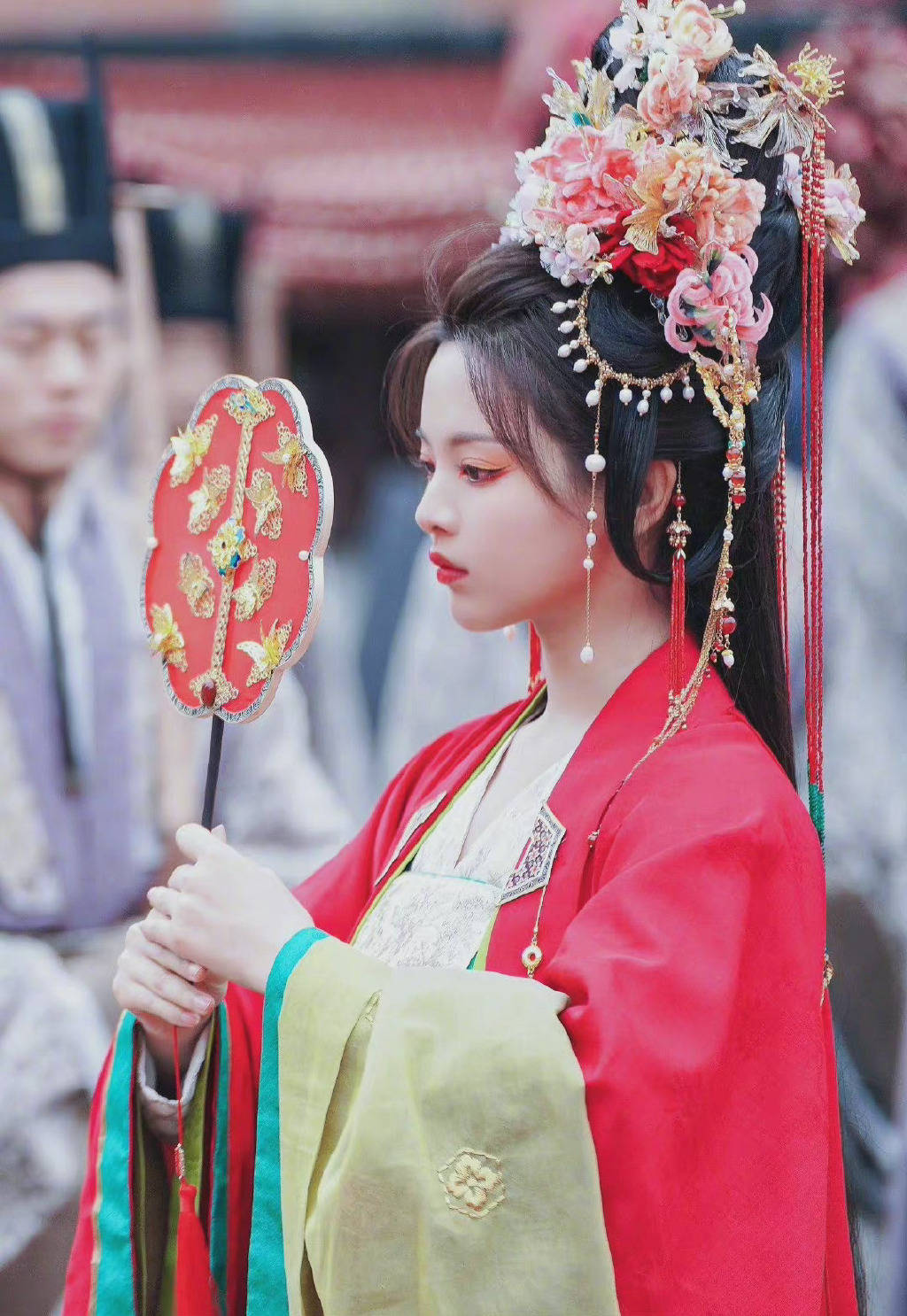 杨超越古装大婚路透图曝光 雍容华贵太惊艳