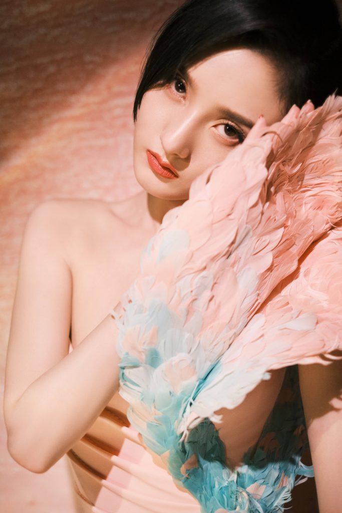 宋祖儿穿梦幻鱼尾裙 身姿曼妙甜美迷人