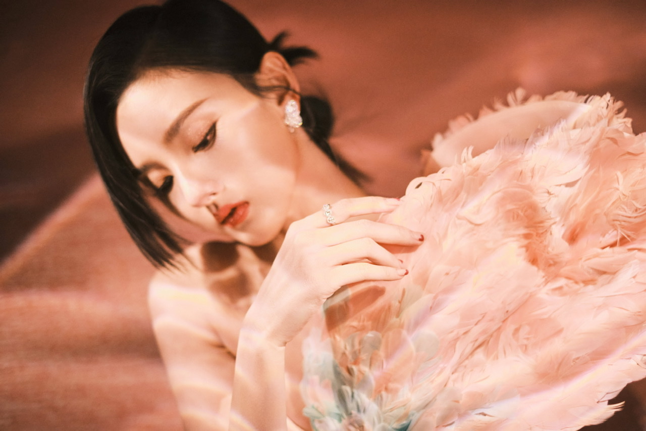 宋祖儿穿梦幻鱼尾裙 身姿曼妙甜美迷人