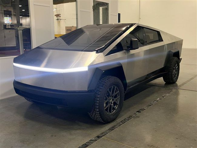 特斯拉Cybertruck量产版首次亮相：多处细节调整