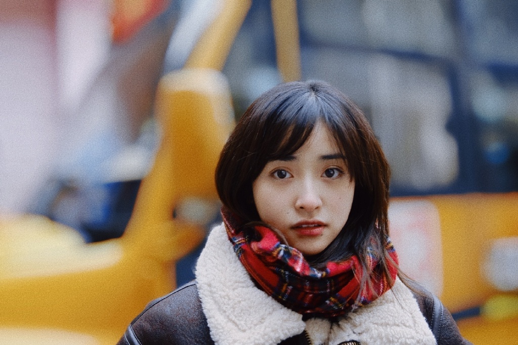 沈月晒美照 甜笑展现日系少女气息 